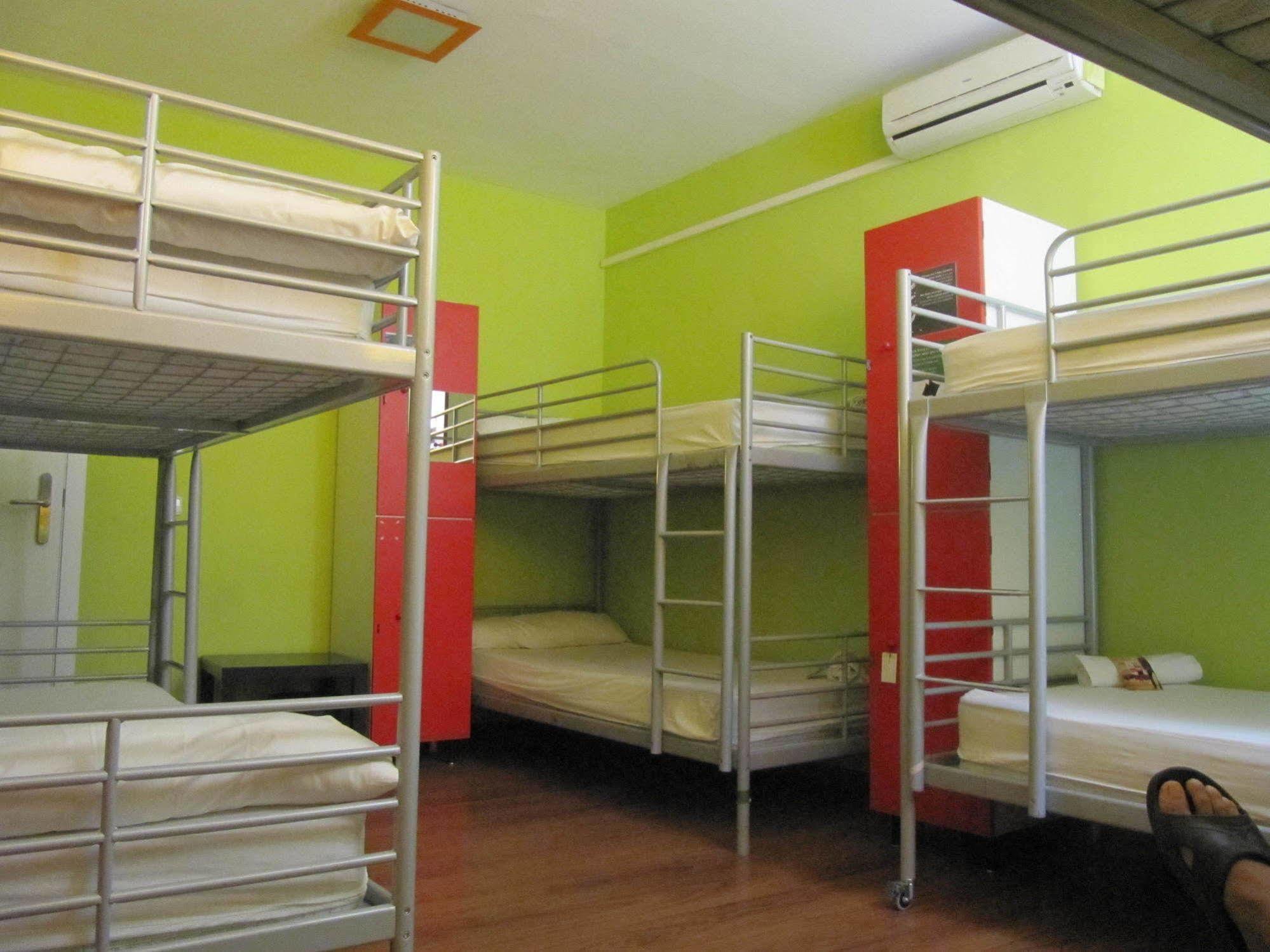 Garden House Hostel Barcelona By Feetup Hostels Εξωτερικό φωτογραφία