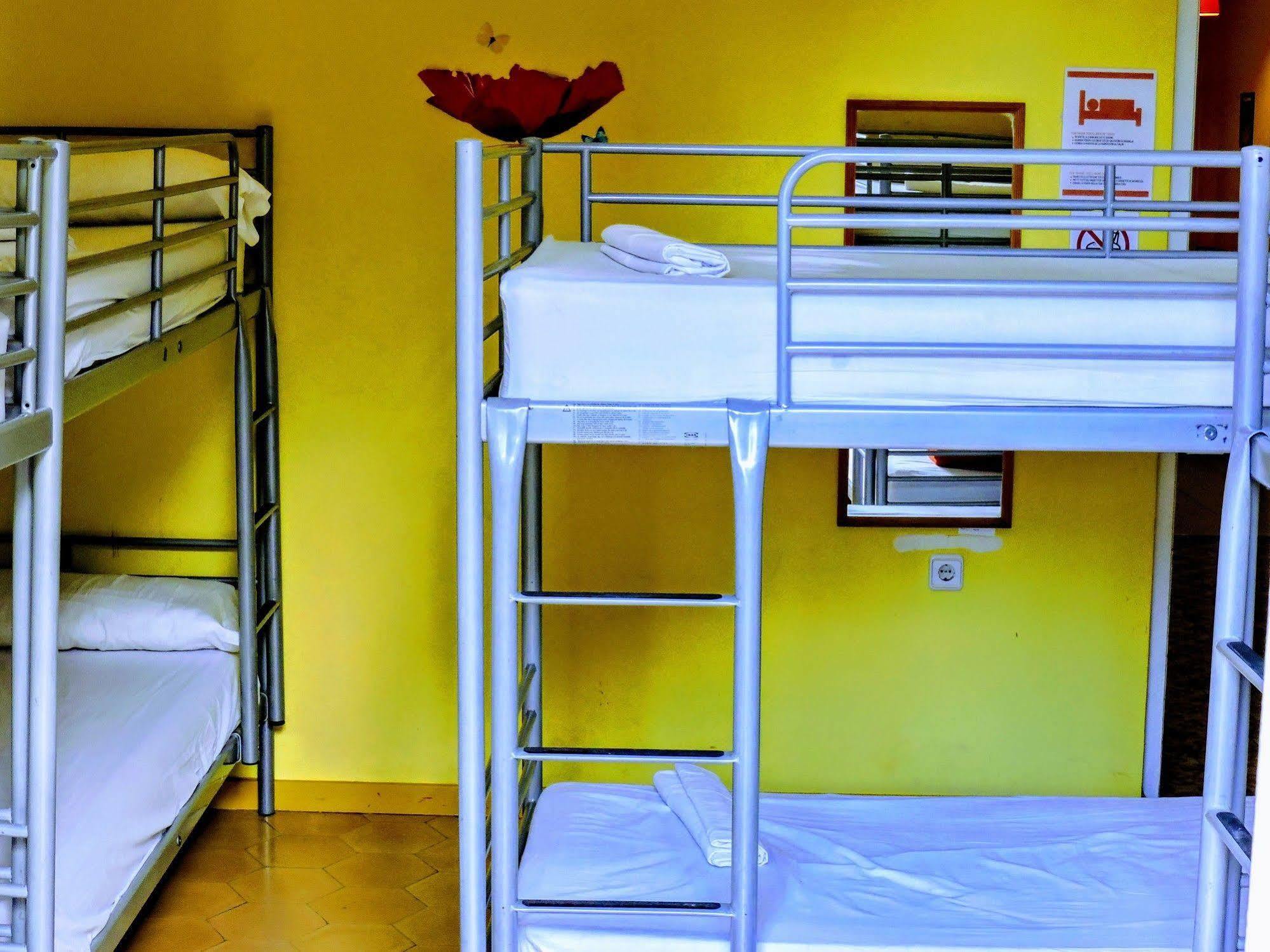 Garden House Hostel Barcelona By Feetup Hostels Εξωτερικό φωτογραφία